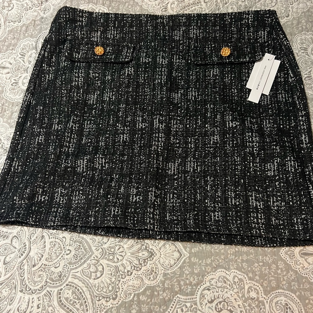 Women’s size XL skirt new with tags.